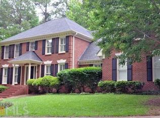 425 Camelot Dr, Fayetteville, GA 30214