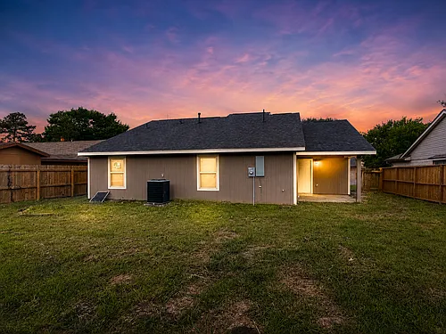 16603 Sentinel Dr Photo 1