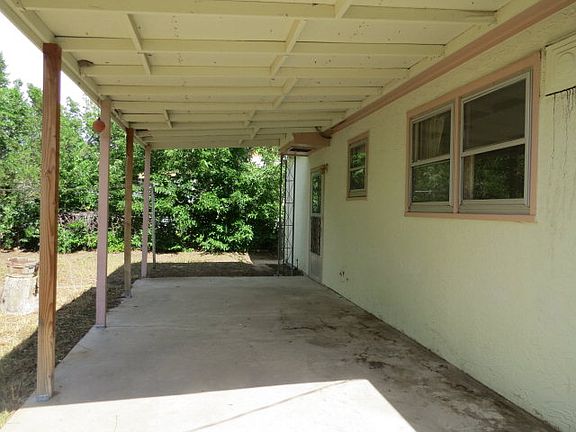 2nd image of 1309 Alexander Cir
