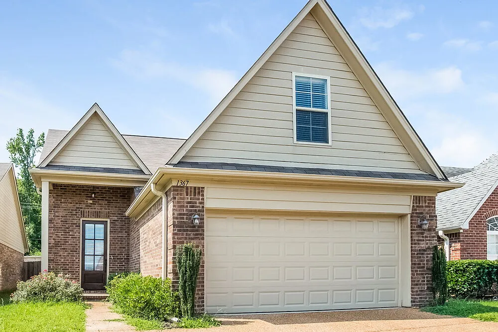 4 bed, 2.0 bath, 1779 sqft, $1,910 — Photo 1
