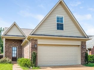 1367 Arbor Lake Dr, Horn Lake, MS 38637