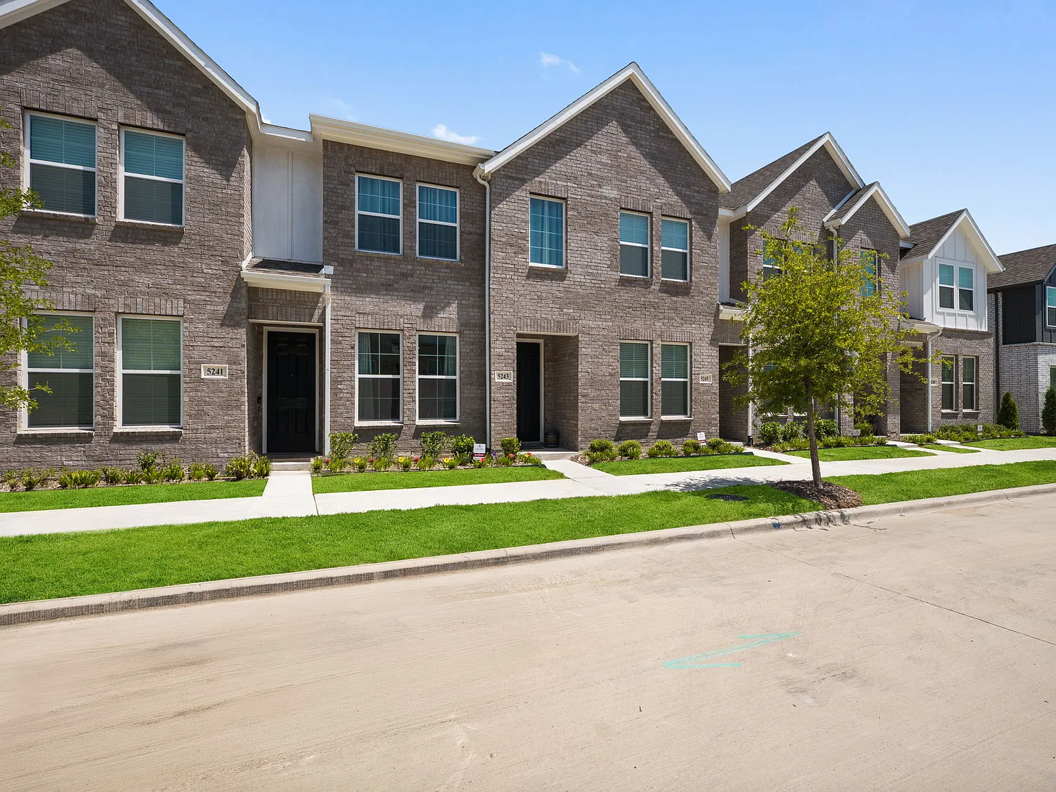 2 bed, 1084 sqft, $2,150 — Photo 3
