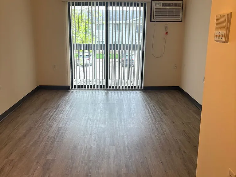 465 Main St — Photo 13