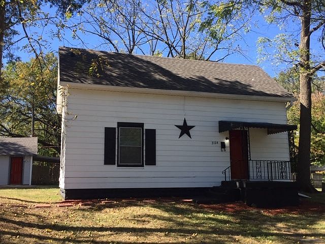 1st image of 3124 N Gladstone Ave