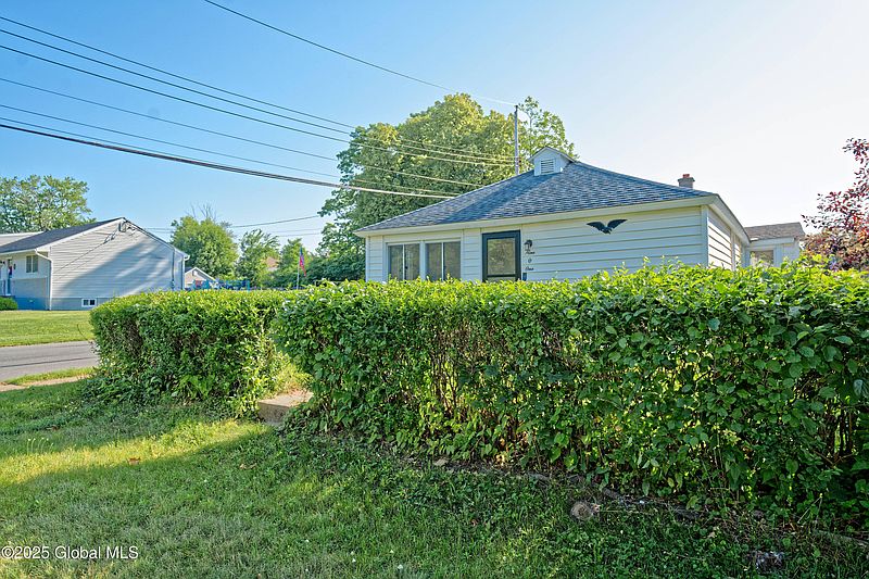 2nd image of 901 Adams Street