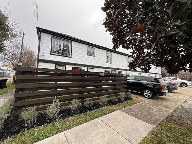 4301 La Branch St #B — Photo 5