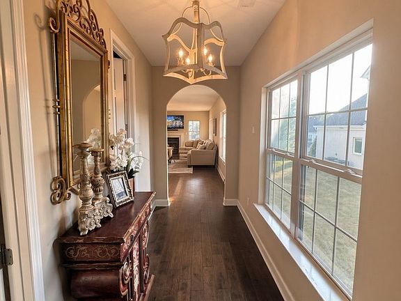 3rd image of 5043 Laughing Brook Ln