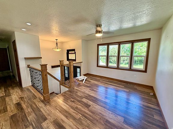 2nd image of 2115 N Fruitland Dr E