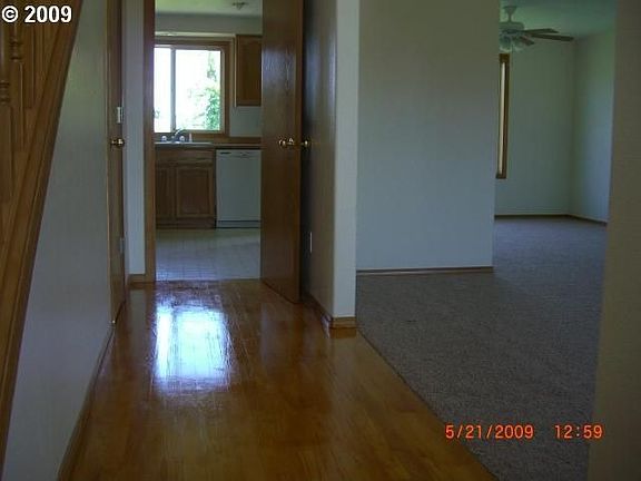 3rd image of 622 SE 70th Ct