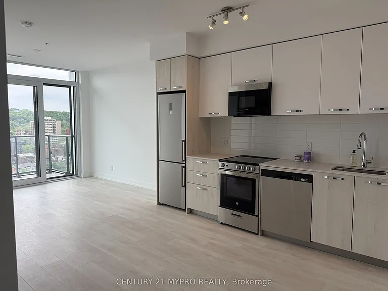 75 James St S #1708 — Photo 4