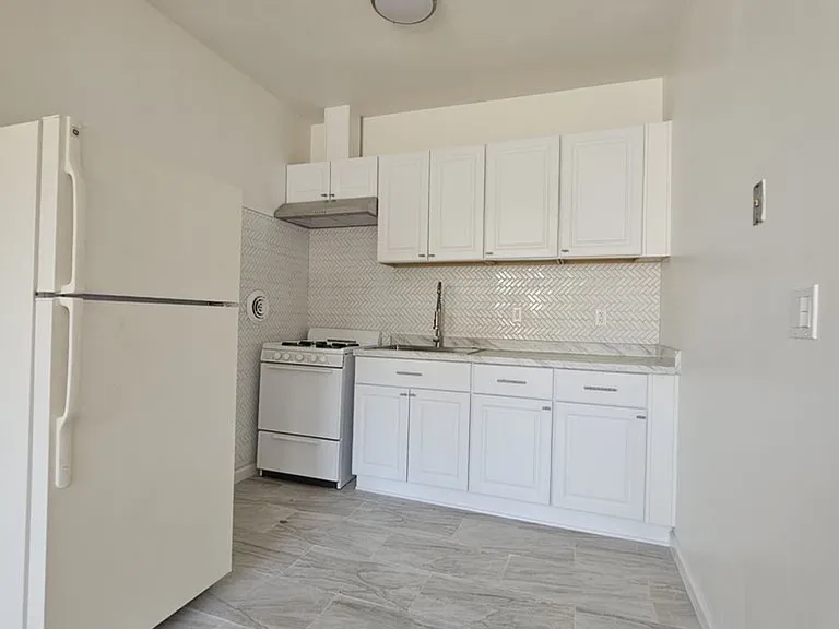 502 Washington Ave #1 — Photo 2