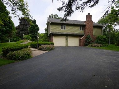 5th image of N71W26620 White Oak Dr