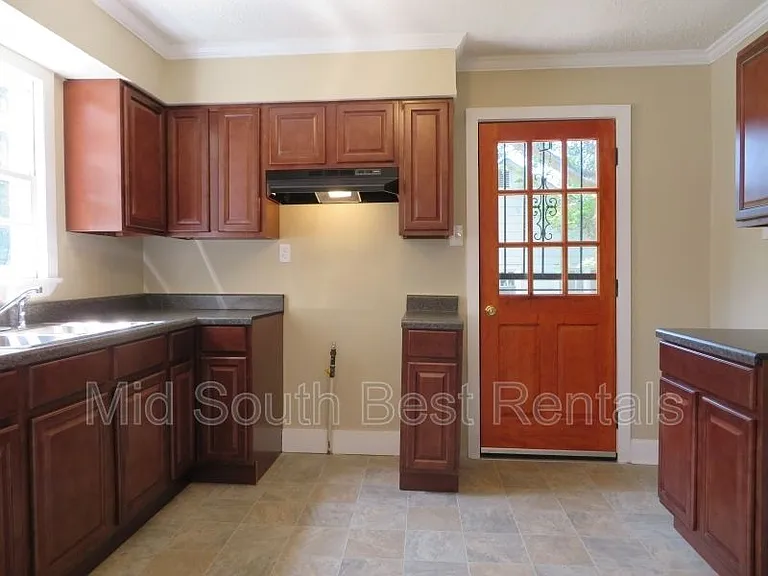1550 Ontario Ave — Photo 4