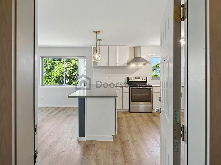 601 Summit Ave E #401 — Photo 4