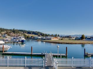 2216 Cove Dr, Oak Harbor, WA 98277