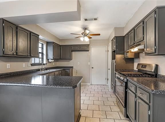 3rd image of 519 Bradford Dr