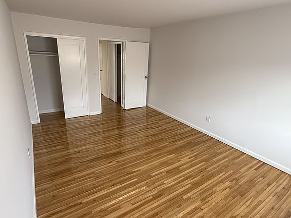 4th image of 33 Willow Dr #1506