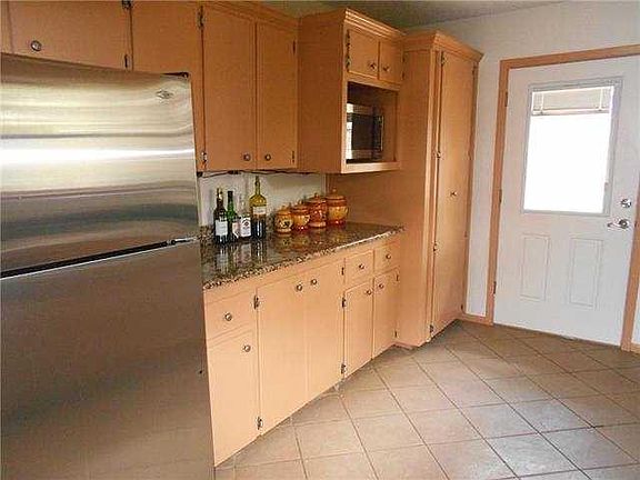 4th image of 121 Kailua Ln
