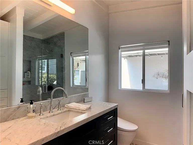 234 La Brea St — Photo 25