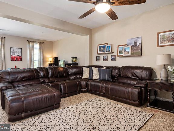 4th image of 364 Chessington Dr