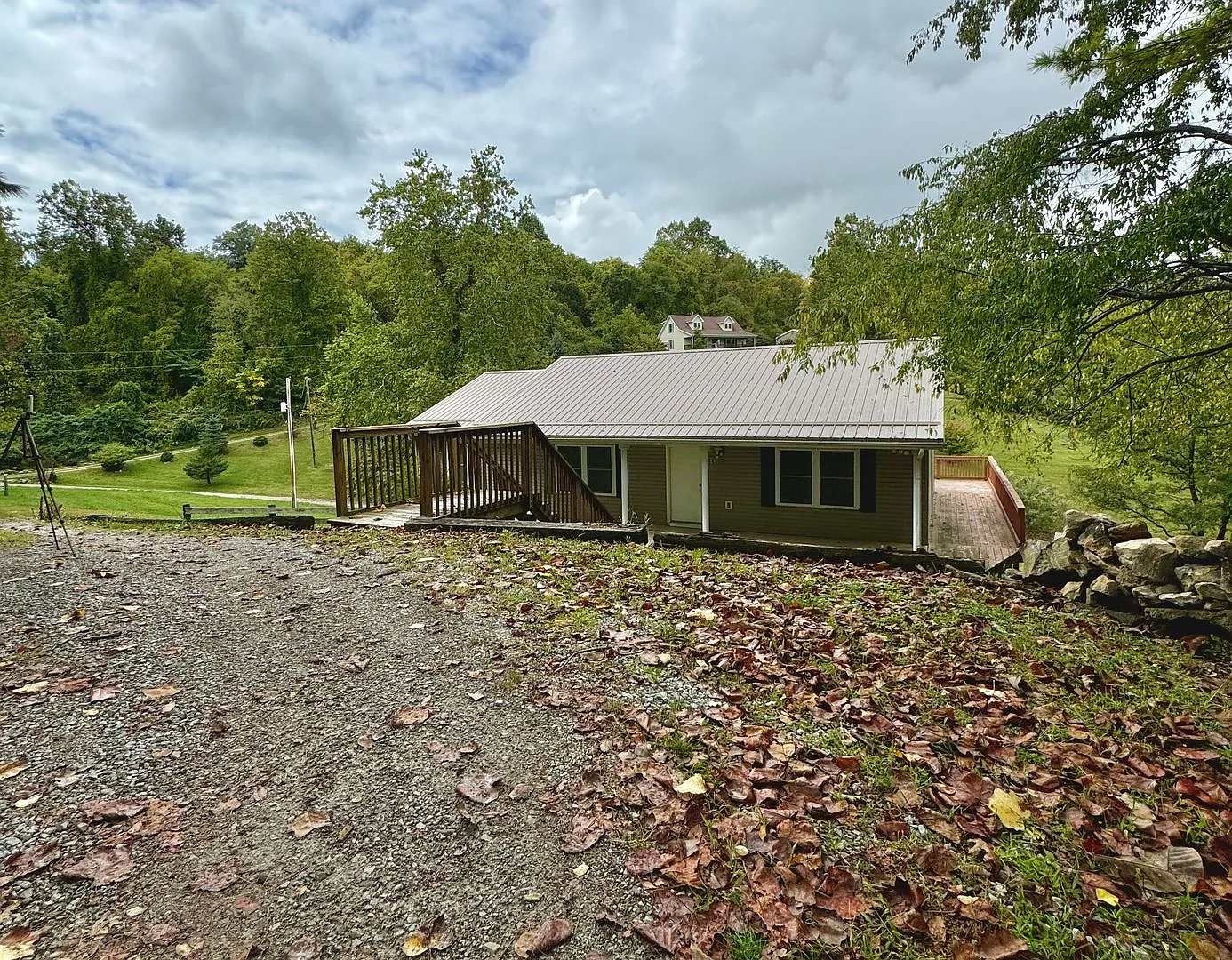 Spacious Home With Country Charm 5 Minutes From Downtown Blacksburg — Photo 1