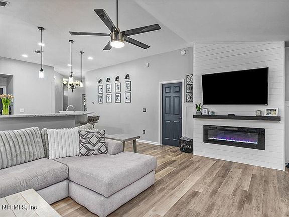 4th image of 1658 HUDDERFIELD Circle W