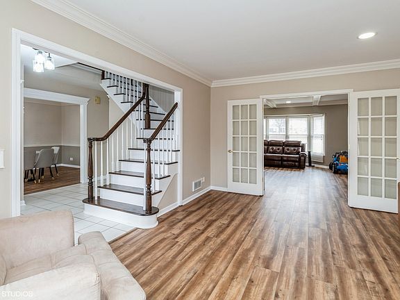 3rd image of 298 Woodside Dr