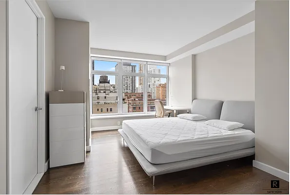 Rented by R New York | media 53