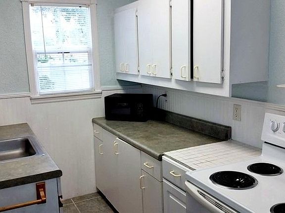 5th image of 1669 Laurel St