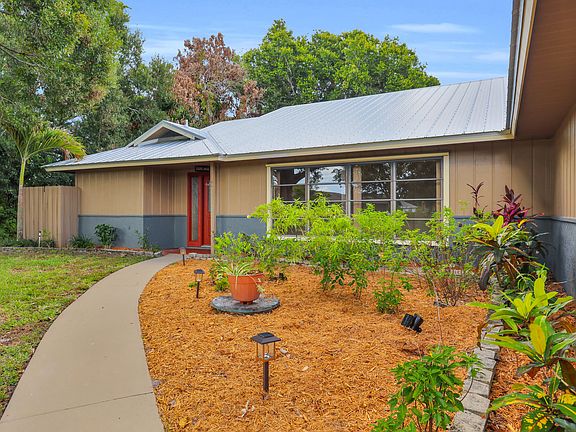3rd image of 2311 SE Bowie Street