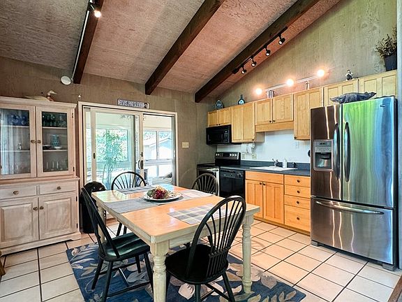 5th image of 15 Bay Quarter Dr