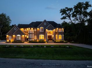 1015 Joanne Ct, Bloomfield Hills, MI 48302