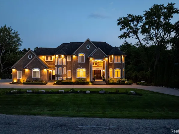 1015 Joanne Ct, Bloomfield Hills, MI 48302