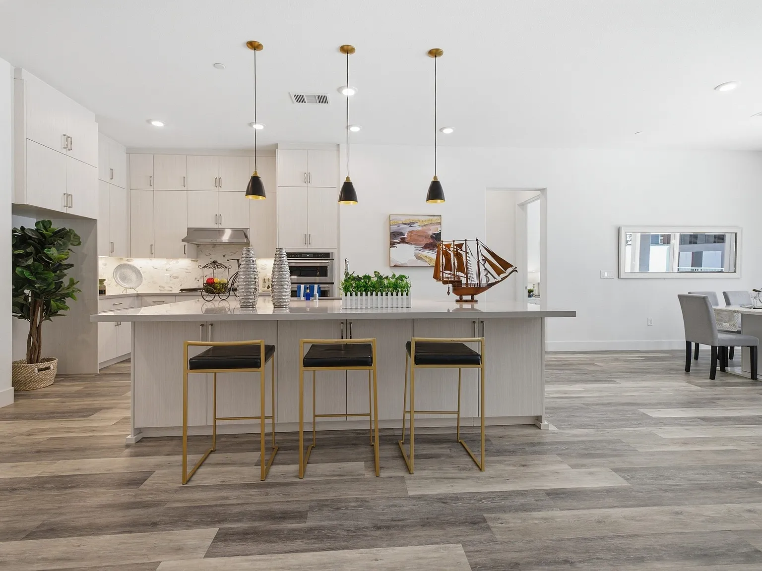 2 bed, 1688 sqft, $4,700 — Photo 3