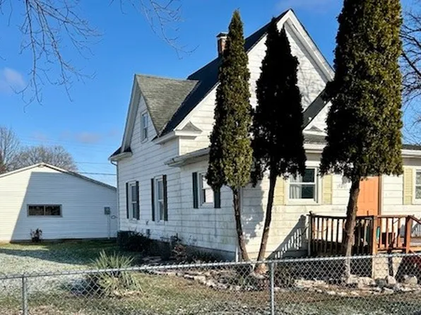 121 W 4th St, Tilton, IL 61833