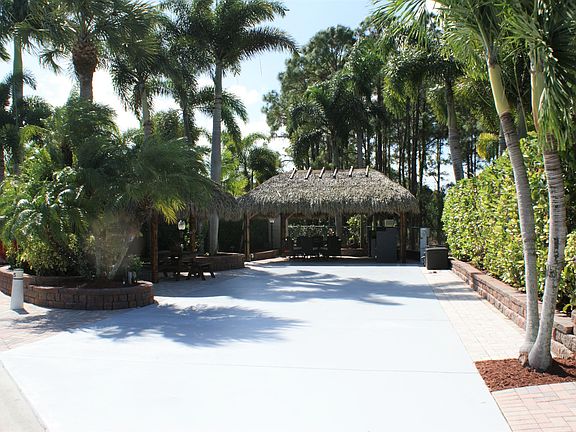 5th image of 75 NW Putter Pointe