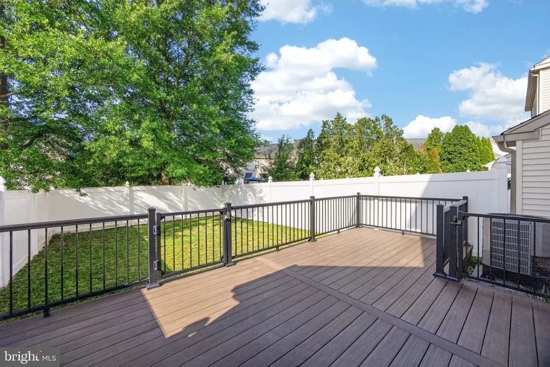 3 bed, 2.5 bath, 1560 sqft, $2,700 — Photo 3