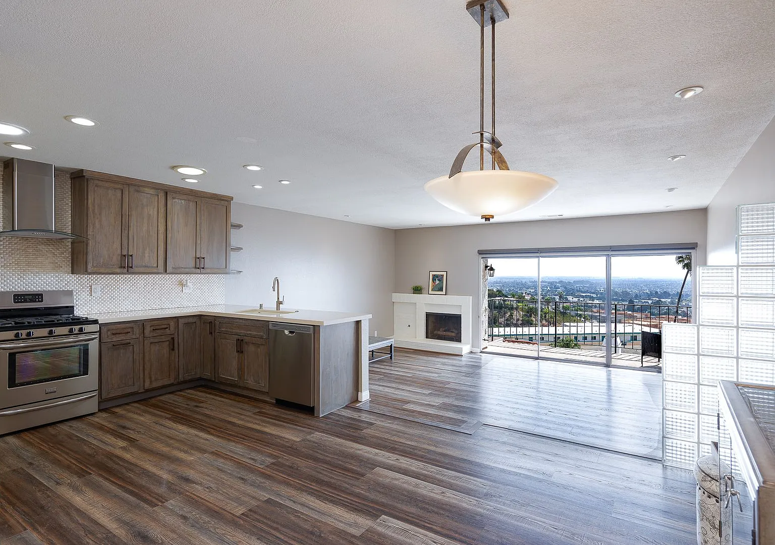 2 Bedroom + 2 Bathroom Condo | Seaview Hills | Ventura | Unfurnished — Photo 2