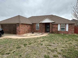201 Meadowlark Ln, Geronimo, OK 73543