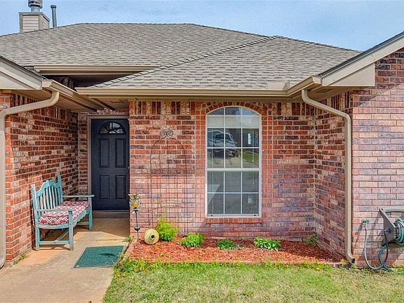 3rd image of 113 Parkwoods Ct