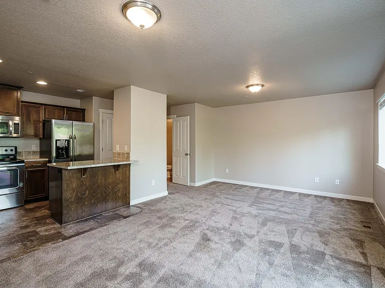 10912 NE 8th Cir — Photo 10