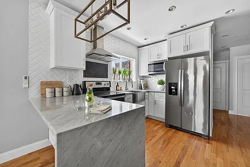 1044 Burke Ave #2A Photo 1