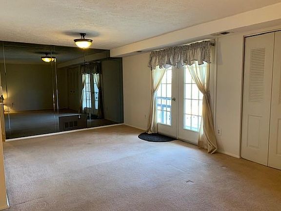 4th image of 961 Wood Hollow Dr #H