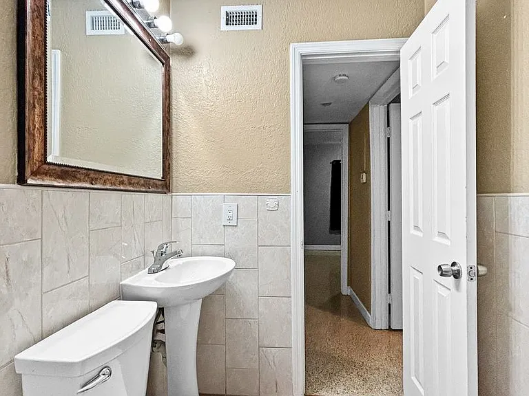 2613 E Clark St — Photo 17