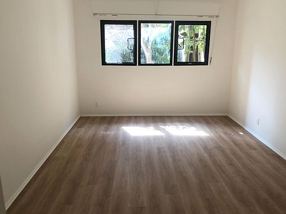 4th image of 416 San Vicente Blvd #101
