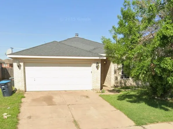 8704 Hunters Creek Dr, Fort Worth, TX 76123