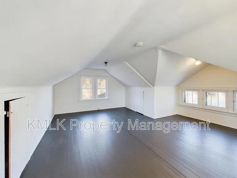 524 Allyn St — Photo 48