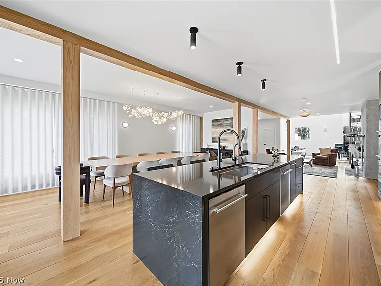 1440 W 57th St — Photo 14