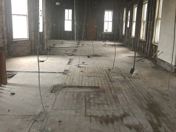 3rd image of 1535 N Maplewood Ave