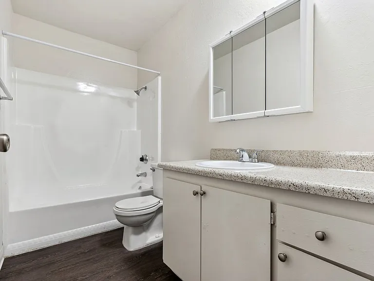 Clayton Crossing Apartments — Photo 18